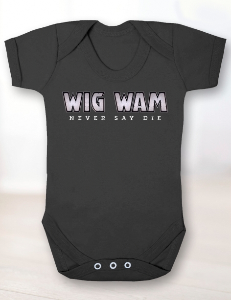 Svart baby body med WigWam logo

kjøpte produkter kan ikke returneres eller byttes da de lages 